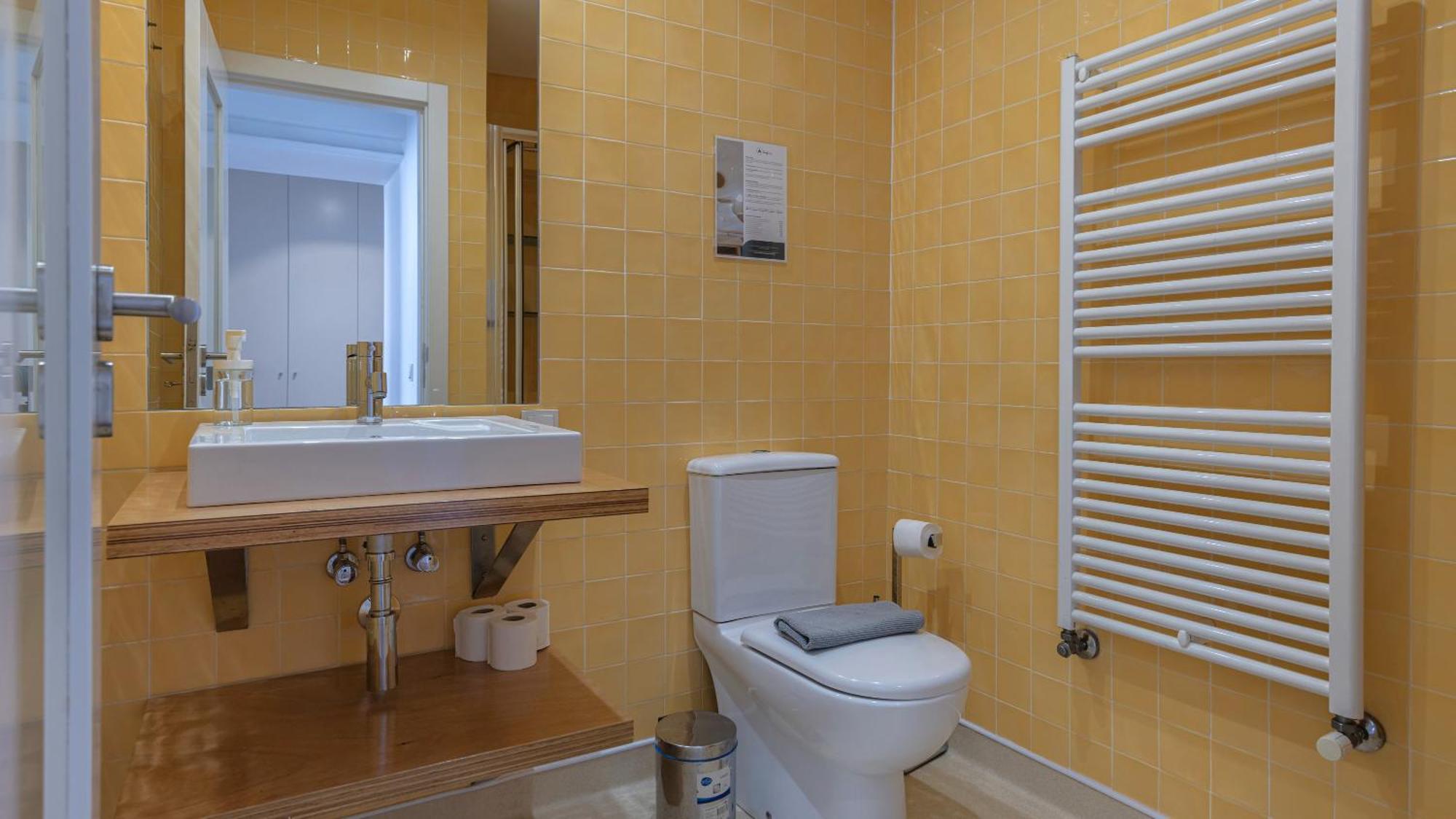 Lovelystay - Chiado 3Bedroom Wonder Lisbona Esterno foto